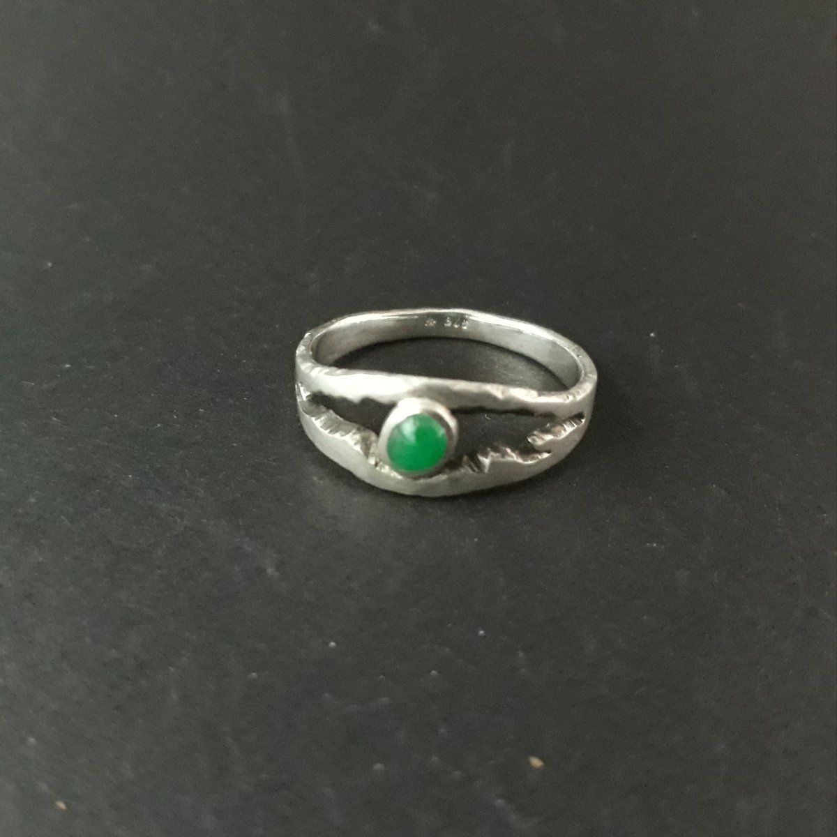 Emeraude sur fissure (provenance Colombie)