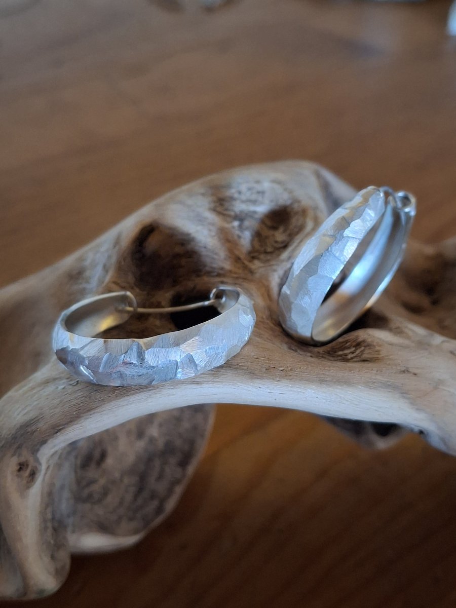 Pierres de rivières brutes et asymétriques (provenance Costa Rica)